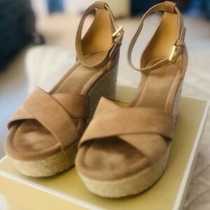 Michael Kors Desiree Suede platform Wedge Sandals. Sz 7.5